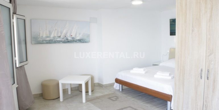 Villa-Oceanus-Beach-Level-Room