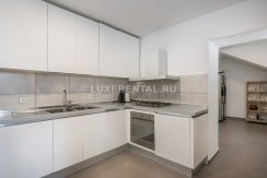 Villa-Oceanus-Middle-Level-Kitchen-And-Breakfast-Dining-Room-002