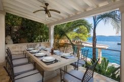 Villa-Oceanus-Middle-Level-Outdoor-Dining-001