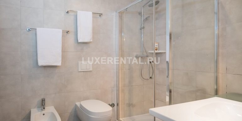 Villa-Oceanus-Middle-Level-Room1-En-Suite-Bathroom