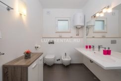 Villa-Oceanus-Middle-Level-Room2-En-Suite-Bathroom-002