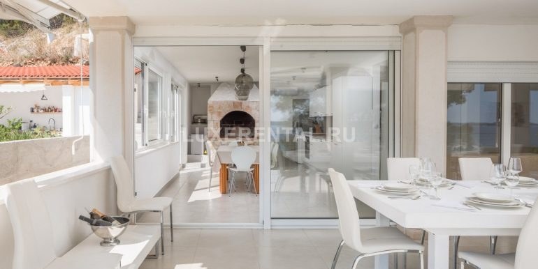 Villa-Oceanus-Top-Level-Outdoor-Terrace-Dining-002