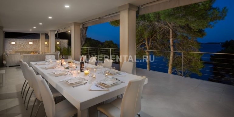 Villa-Oceanus-Top-Level-Outdoor-Terrace-Dining-003