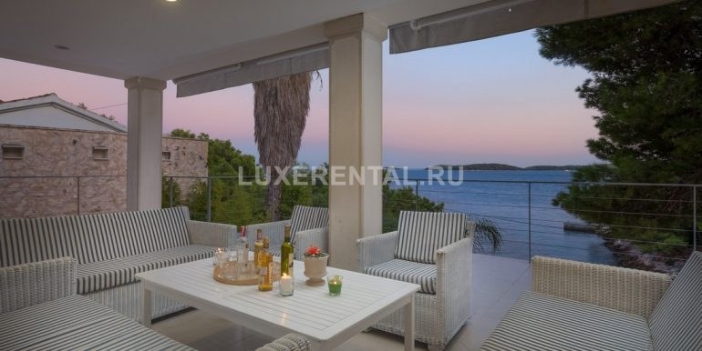 Villa-Oceanus-Top-Level-Outdoor-Terrace-Lounge-002