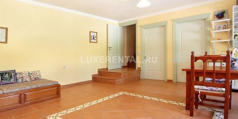 Luxurious Country Style Villa in Varkiza-024