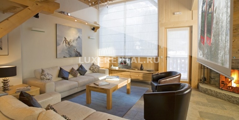 Chalet Lumiere Living Room & Cinema