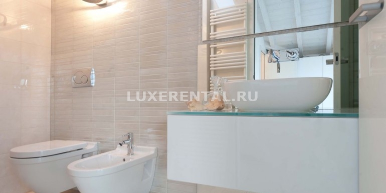 11491-bathroom-3-smaller-villa