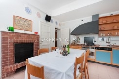 11498-kitchen-1-main-villa