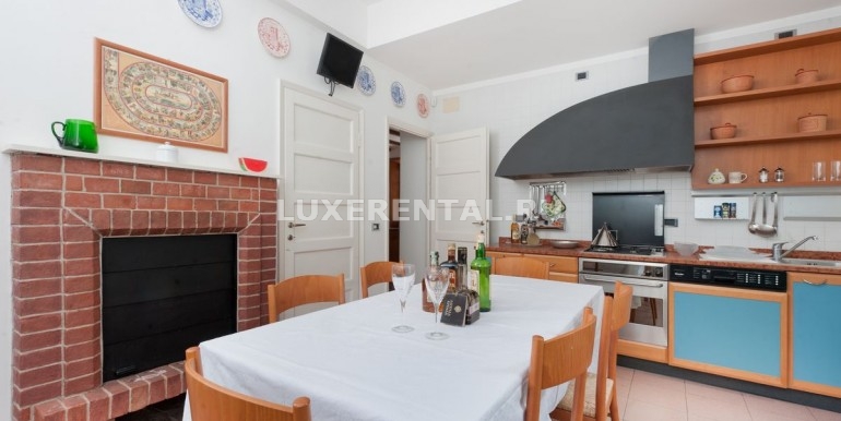 11498-kitchen-1-main-villa