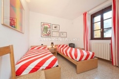 11507-red-twin-bedroom-main-villa