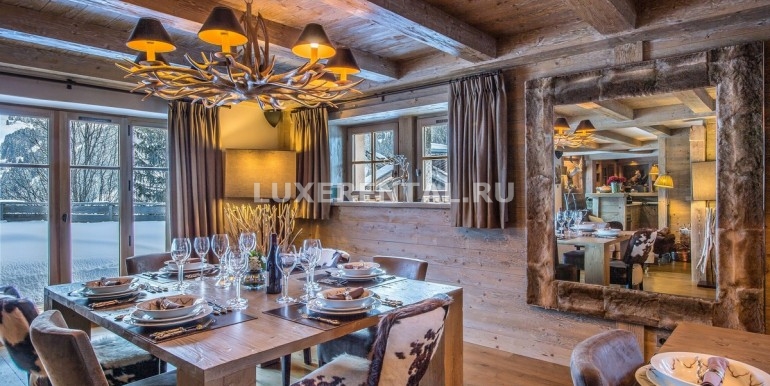 08-dining-table