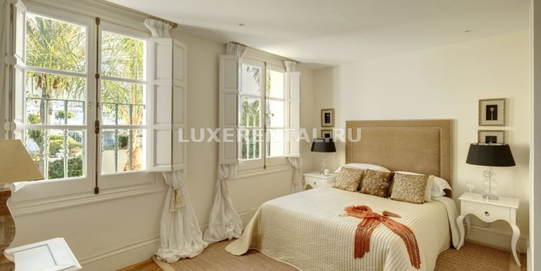 09-Bedroom-En-suite-Main-house-VP-1000x667