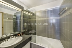 08-bathroom