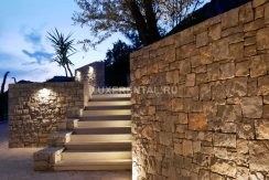 Entrance-stairs_up_web