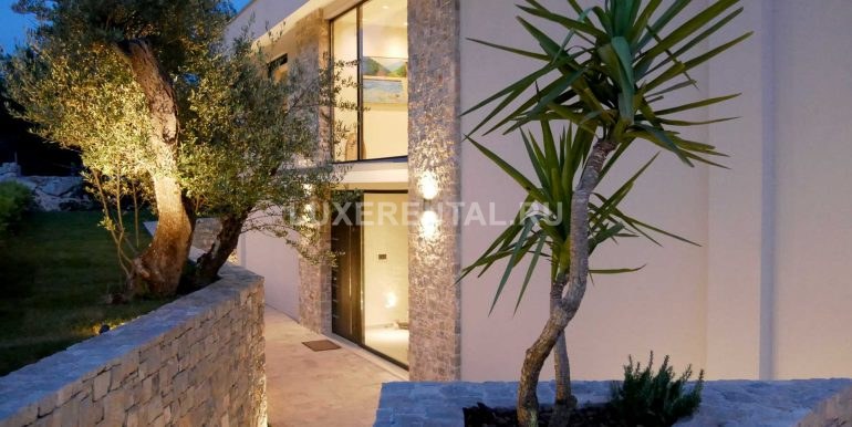 Entrance-stairs_web