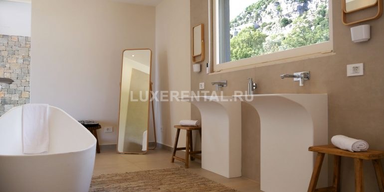 Master-Bathroom_2