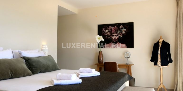 Master-Bedroom-left