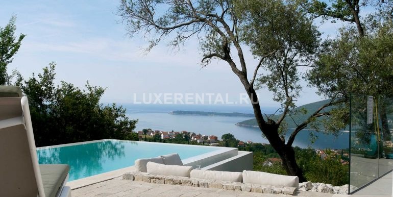Pool-at-Rock_web
