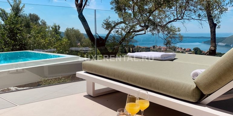 Pool-with-seaside-view-Boak-Bay
