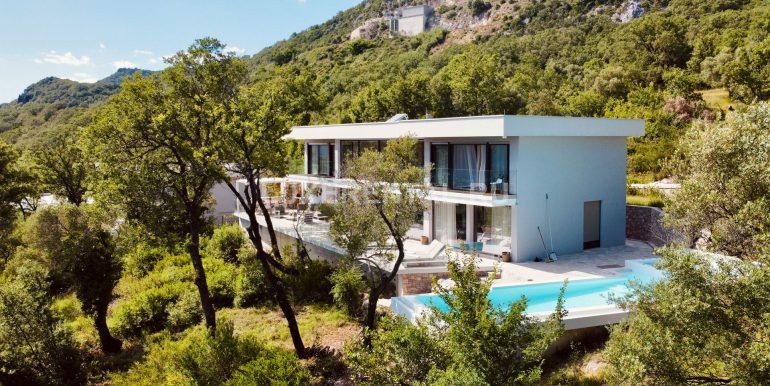 Villa-Boka-Rock-Distance-view-2