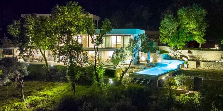 Villa-by-night-2