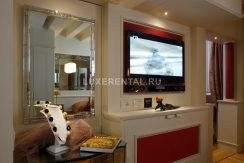 apartment-venice-italy-festival-carnival-canaletto-suite-red-liv-2