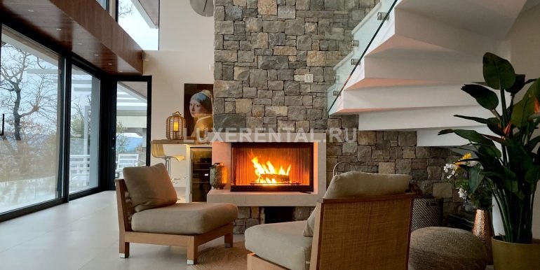 cosy-living-with-fireplace-e1646499332146
