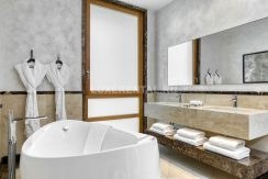Parklane Limassol - Accommodation - Park Villa 2 bed - Bathroom LR