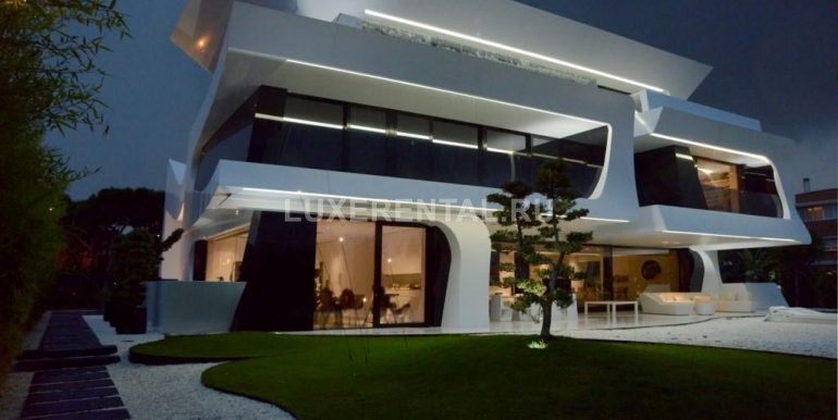 Modern style villa for rent on the first sea line-016