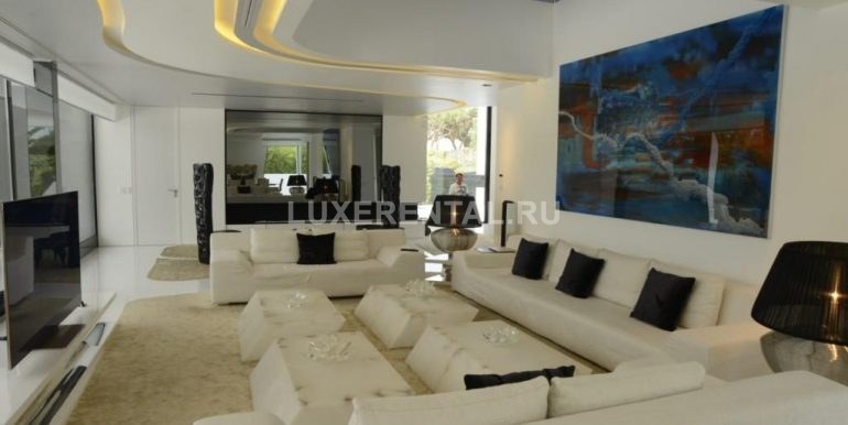 Modern style villa for rent on the first sea line-018