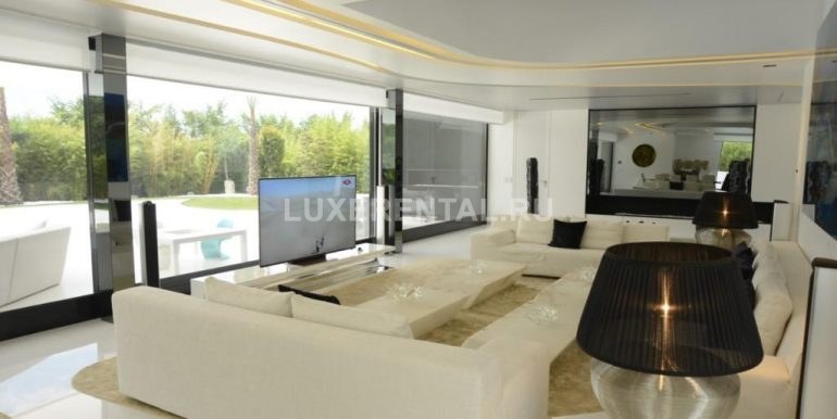 Modern style villa for rent on the first sea line-019