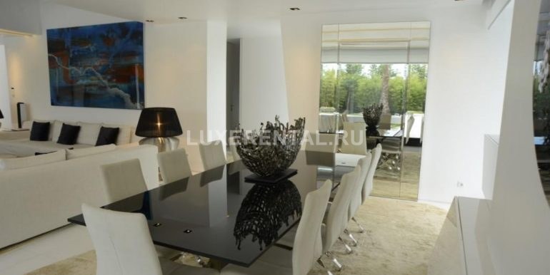 Modern style villa for rent on the first sea line-022
