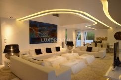 Modern style villa for rent on the first sea line-026