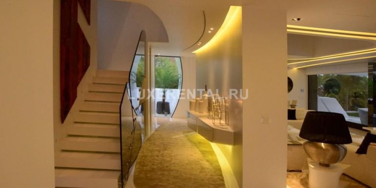 Modern style villa for rent on the first sea line-027