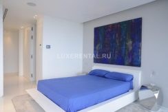 Modern style villa for rent on the first sea line-030