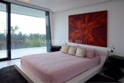 Modern style villa for rent on the first sea line-032