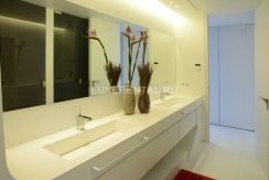 Modern style villa for rent on the first sea line-033