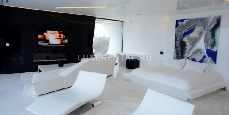 Modern style villa for rent on the first sea line-037