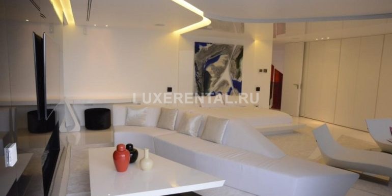 Modern style villa for rent on the first sea line-039