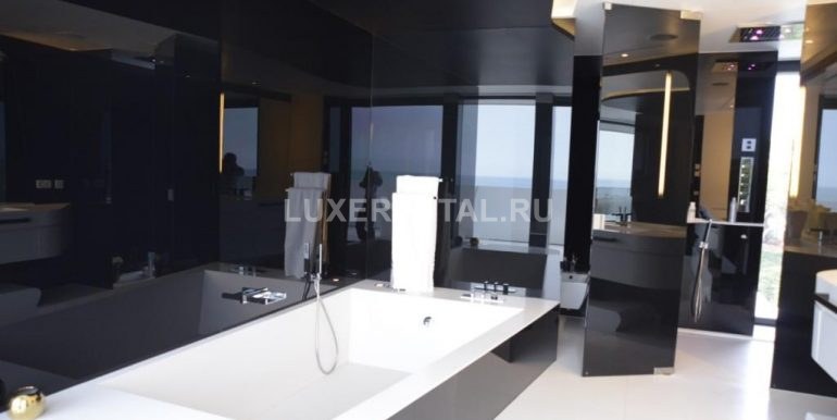 Modern style villa for rent on the first sea line-040