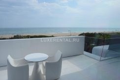 Modern style villa for rent on the first sea line-043