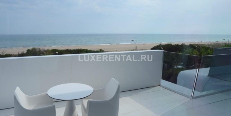 Modern style villa for rent on the first sea line-043