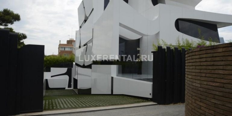 Modern style villa for rent on the first sea line-057