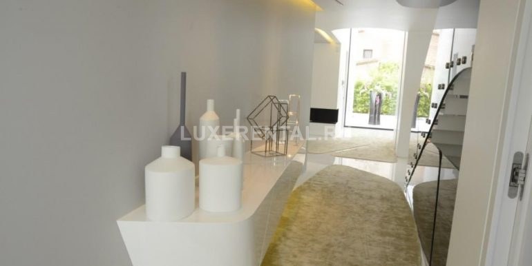 Modern style villa for rent on the first sea line-060