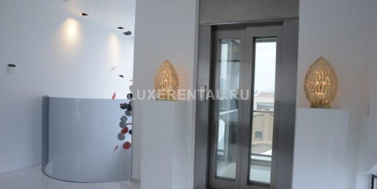 Modern style villa for rent on the first sea line-065