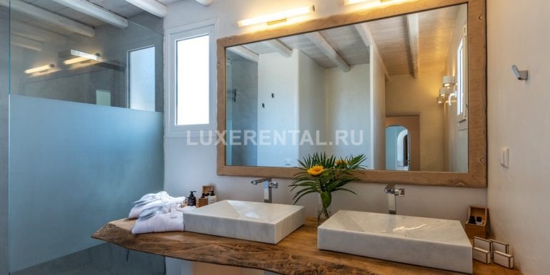 romantic suite bathroom