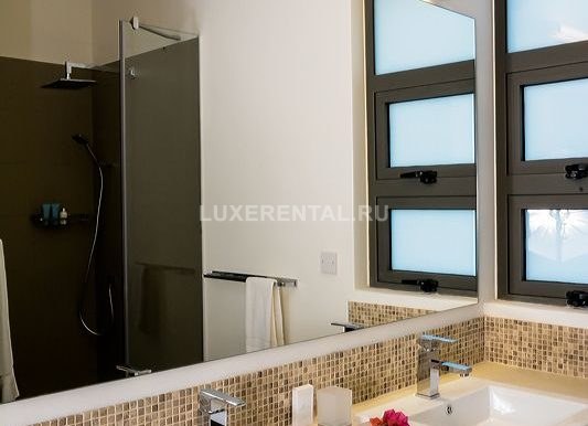 beachfront-3-bedrooms---washroom-of--the-2nd-bedroom_14529746577_o_1