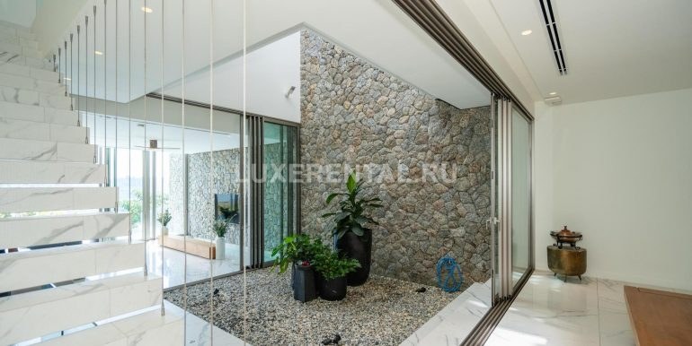 Alté_Hallway_01