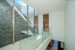 Alté_Hallway_02