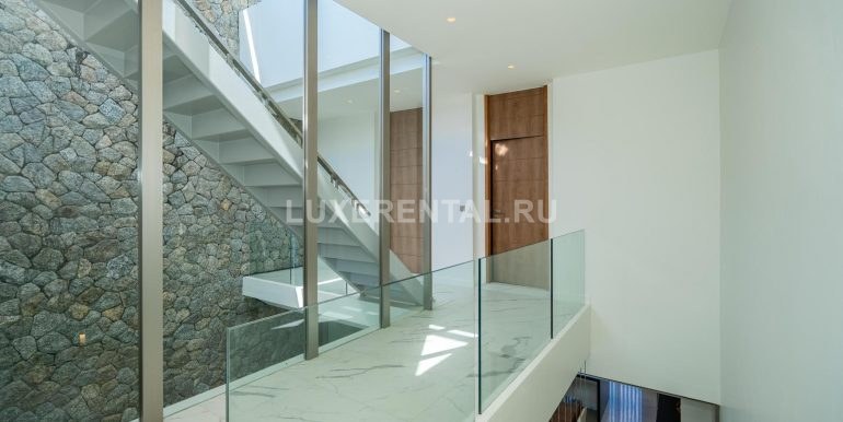 Alté_Hallway_02